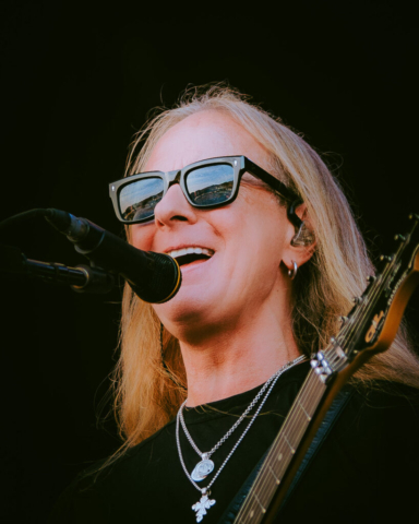 20241108-Jerry Cantrel-KM9A4920-Mejorado-NR-3