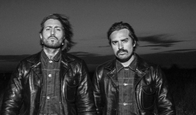 Hermanos Gutierrez en Chile: La odisea mística de las dos guitarras