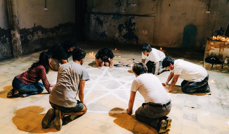 Candelabro estrena videoclip de “Prisión de Carne”: una exploración visual sobre la incomodidad del habitar