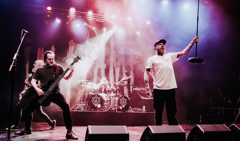 In Flames en Teatro Cariola: Una noche consumida por las llamas de la historia