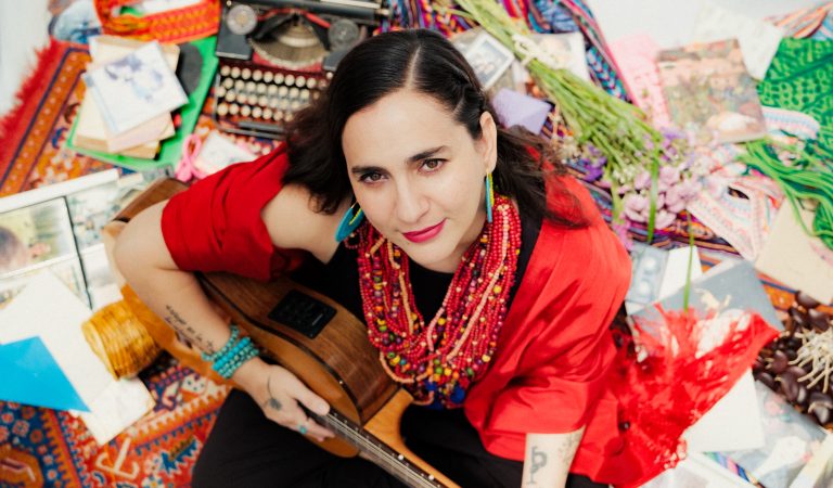 La ganadora del Grammy Latino, Marta Gómez, regresa por sexta vez a Chile