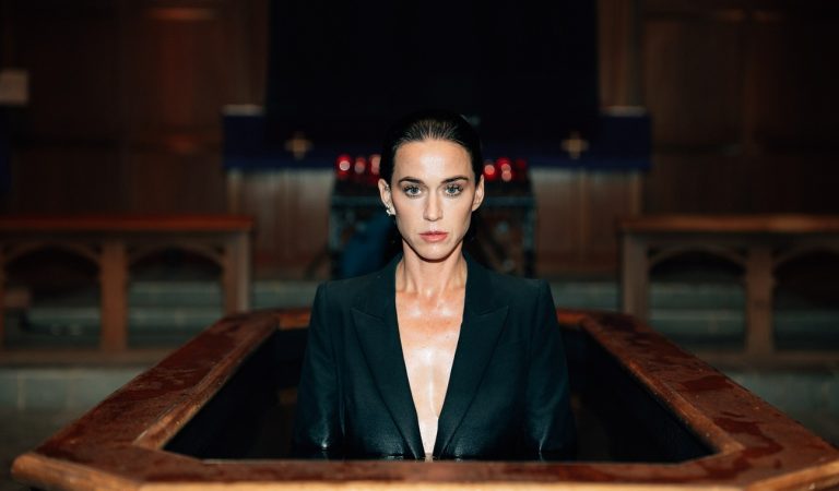 Katy Perry lanza su nuevo sencillo «Watch It Burn»