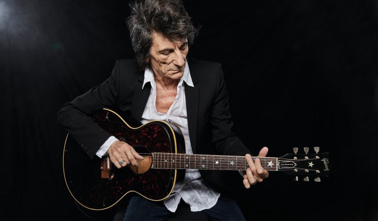 Ronnie Wood de The Rolling Stones se presentará en Chile con su banda e Imelda May