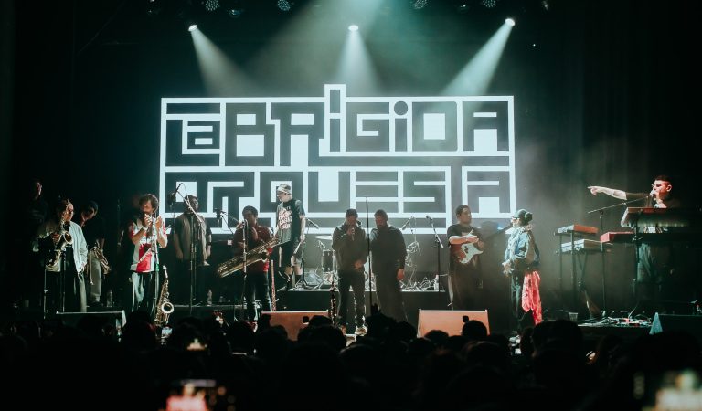 La Brígida Orquesta + Ana Tijoux en Teatro Coliseo: Una noche de rimas clandestinas