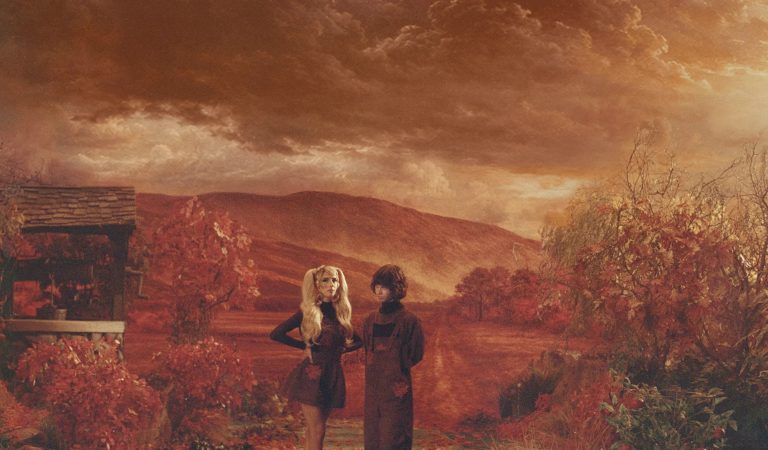 DOMi & JD Beck – «WHO ASKED?»: Las respuestas están claras