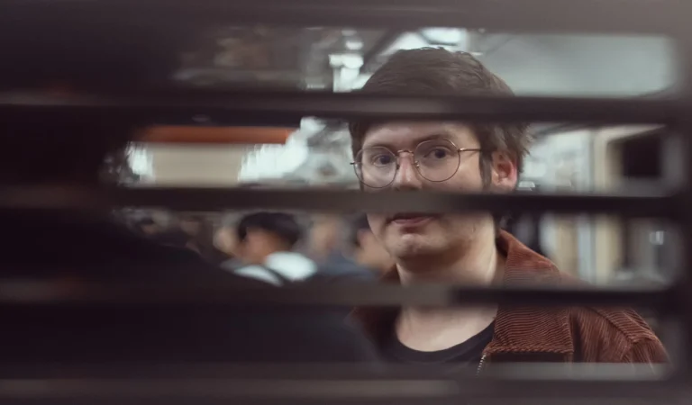 Nico Carreño explora los afectos y las tensiones del amor en su nuevo EP «Te quedaste, a pesar de las dudas»