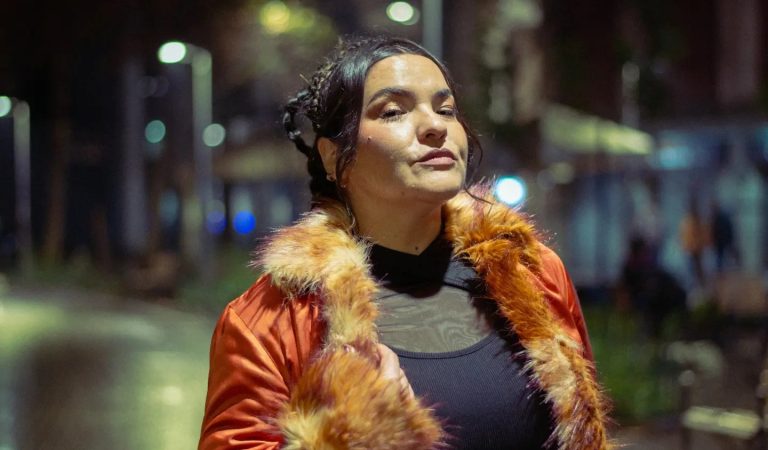 Coniluz explora las deslealtades en «Cobardía» su nuevo single y videoclip
