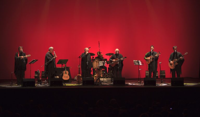 Quilapayún culmina seis décadas de música con gran concierto en el Teatro Municipal de Santiago