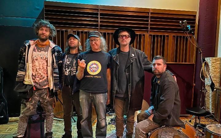 Tsunamis en el espacio exterior: «Soudhouse Sessions», nuevo disco del proyecto de sonidos mutantes y guitarras viscerales con el sello de Jack Endino